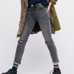 ❌SOLD EUC Free People Black Skinny Cropped Denim